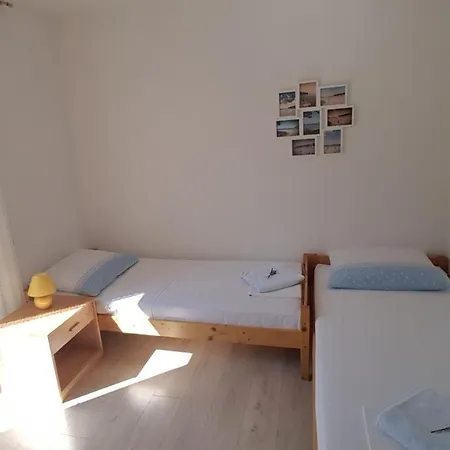 Cosy Frane Island Apartment Murter