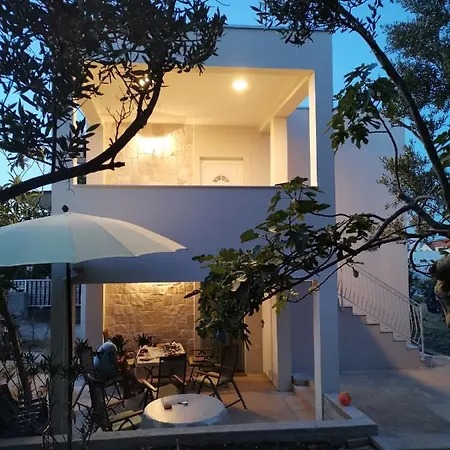 Cosy Frane Island