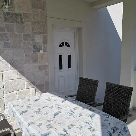 Cosy Frane Island Apartment Murter