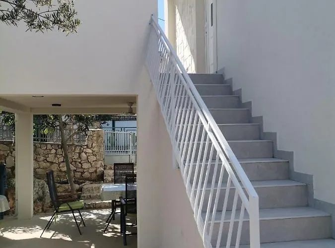 Cosy Frane Island Apartment Murter