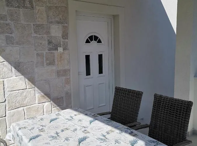 Cosy Frane Island Apartment Murter